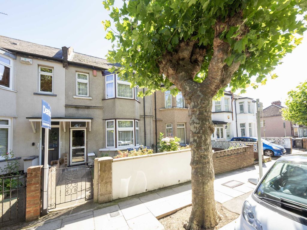 3 bed terraced house for sale in Dallas Road, London NW4, £665,000