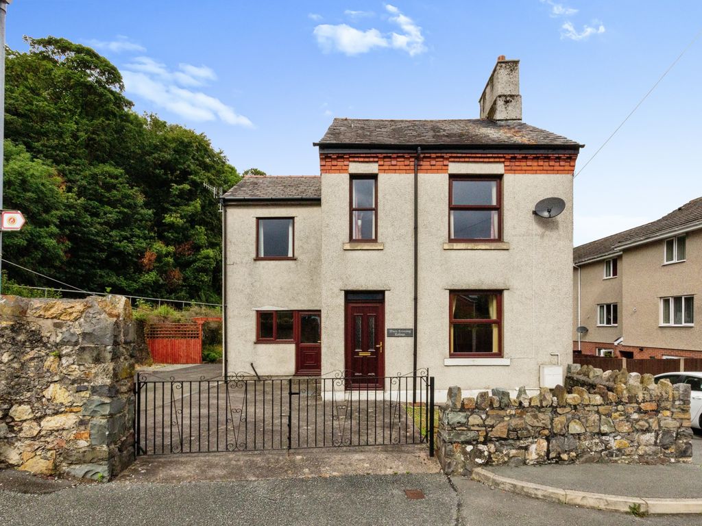 3 bed detached house for sale in Bangor Road, Conwy LL32, £350,000