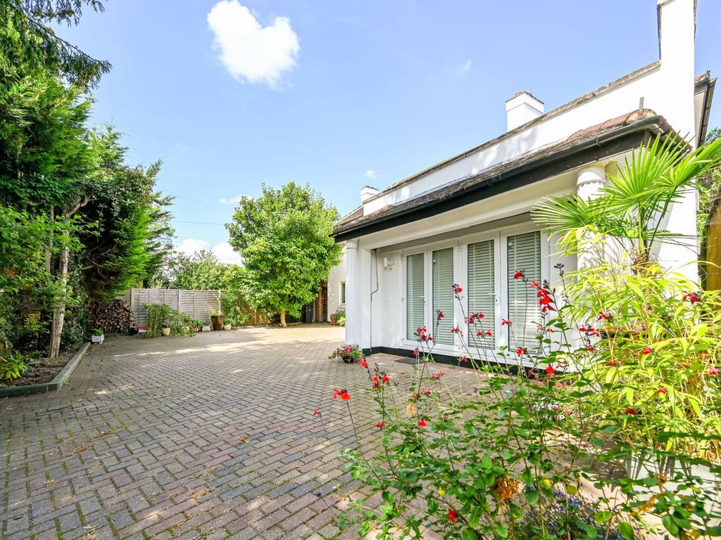 5 bed property for sale in Coombe Lane West, Kingston, Kingston Upon Thames KT2, £2,500,000