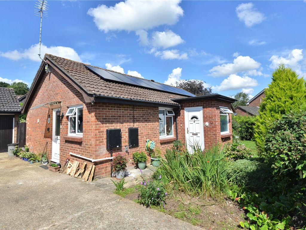 2 bed bungalow for sale in Pealsham Gardens, Fordingbridge, Hampshire SP6, £320,000