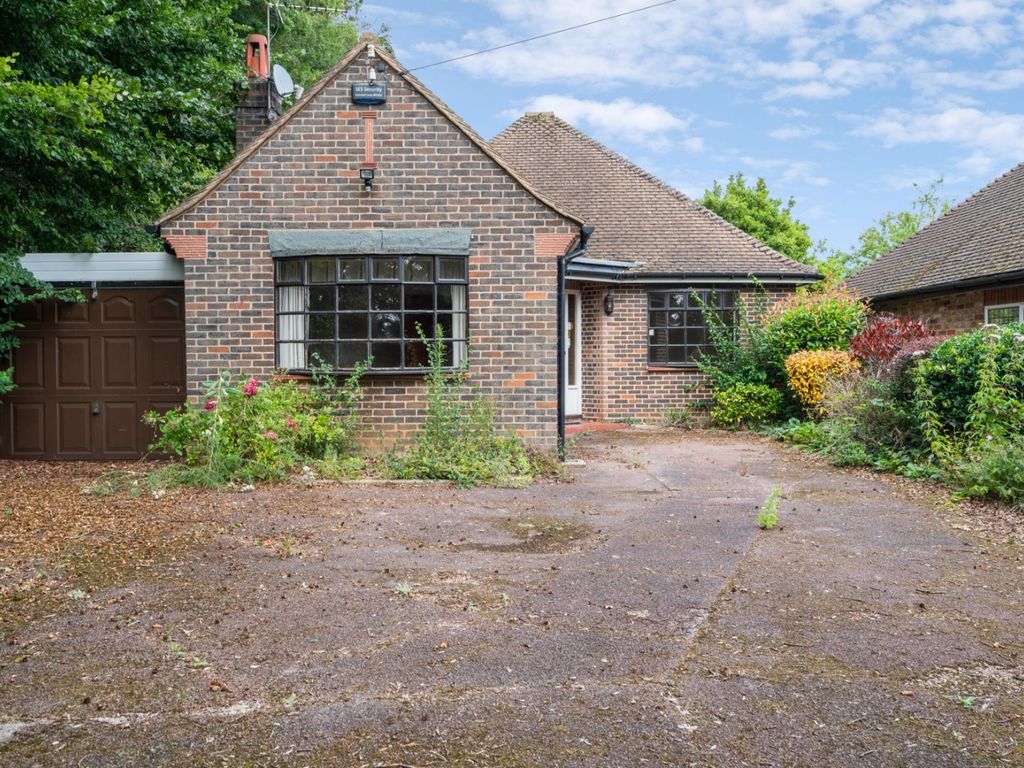 2 bed bungalow for sale in Tilehouse Lane, Denham, Buckinghamshire UB9, £675,000
