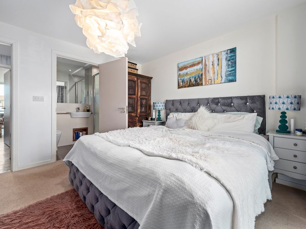 2 bed flat for sale in Herrick Court, Bollo Bridge Road, Acton Green, Acton W3, £550,000