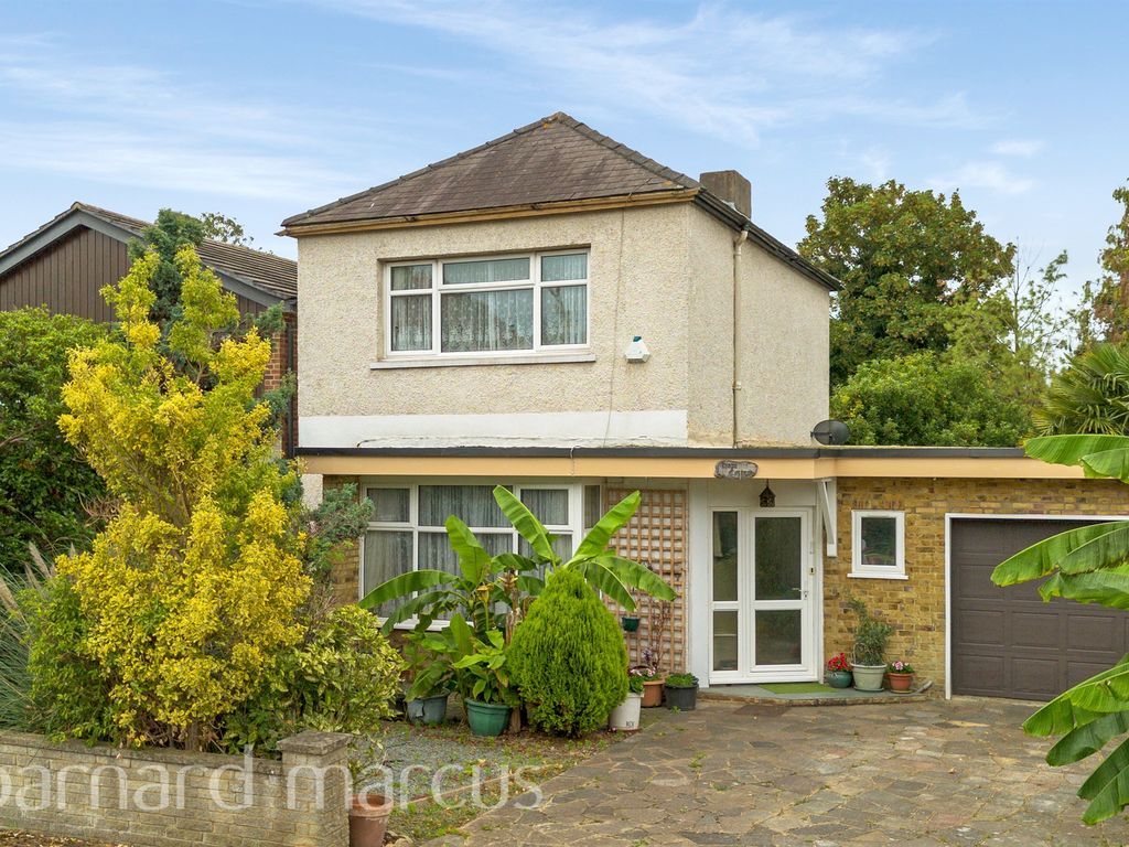 3 bed detached house for sale in Ditton Road, Surbiton KT6, £975,000