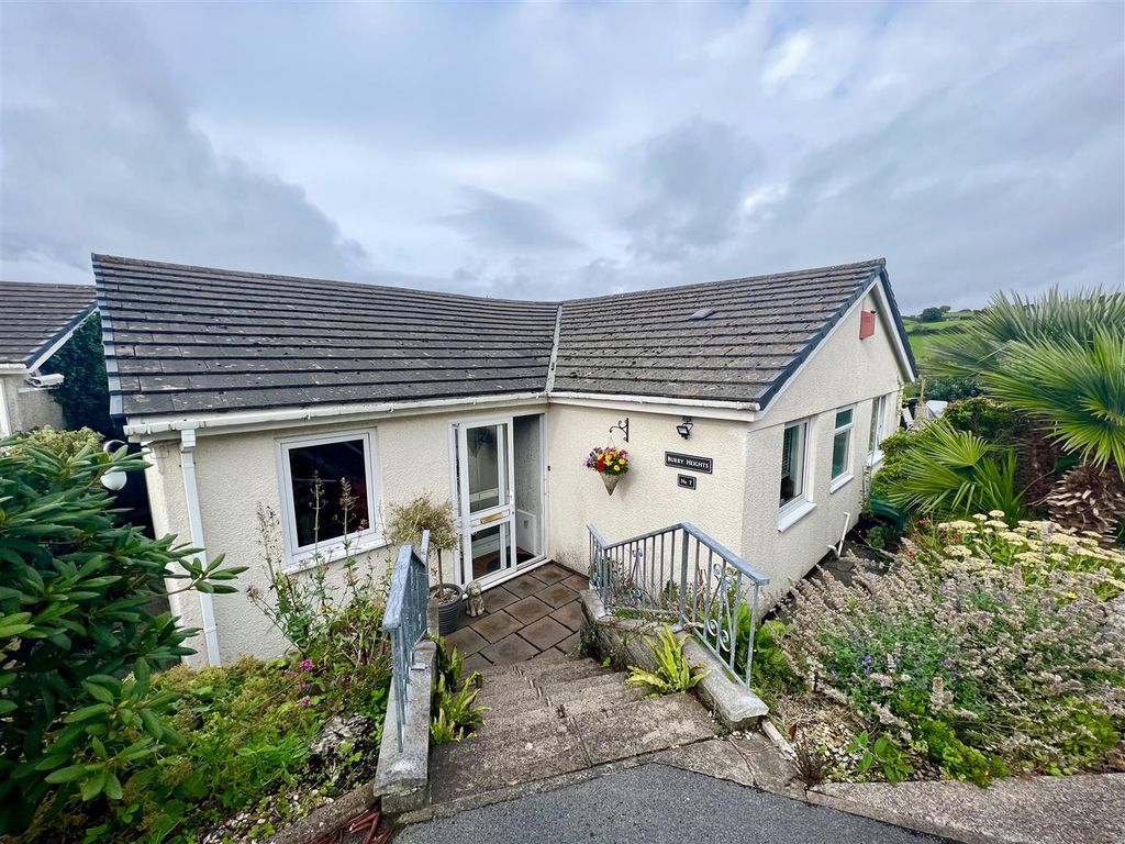 3 bed detached bungalow for sale in Golwg Y Mor, Penclawdd, Swansea SA4, £400,000