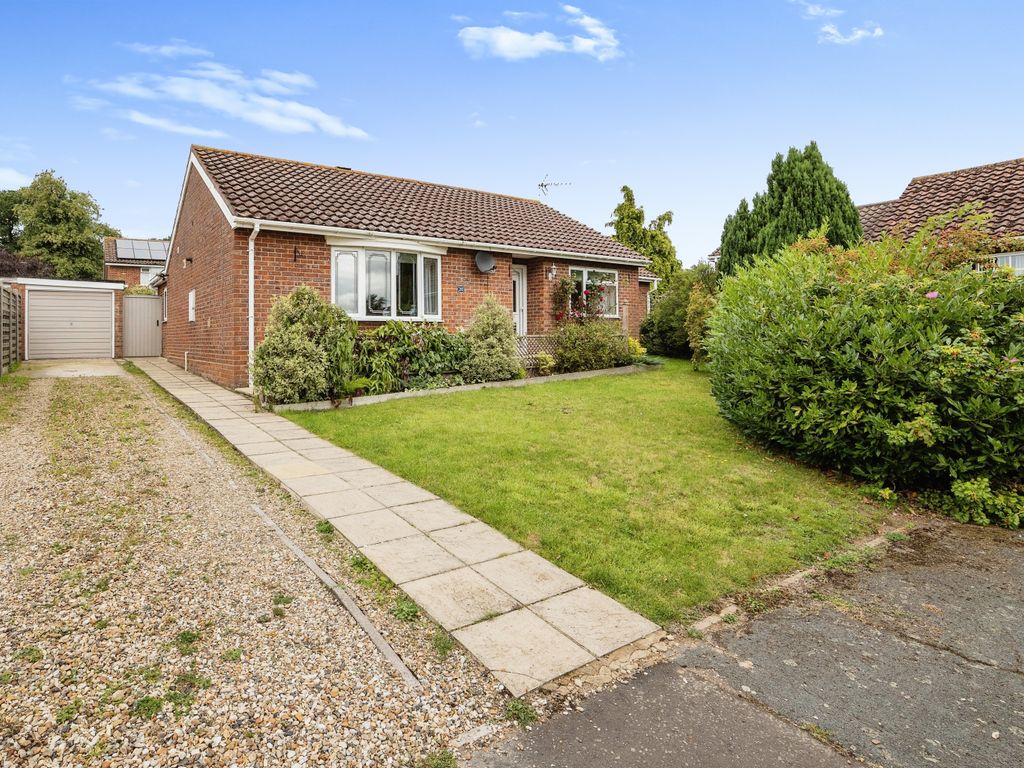 3 bed bungalow for sale in The Limes, Ashill, Thetford, Norfolk IP25, £375,000