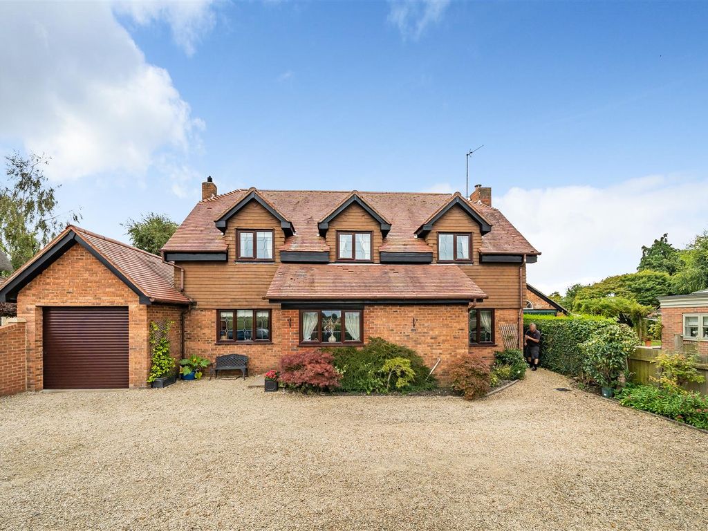 4 bed detached house for sale in Coate, Devizes SN10, £719,950