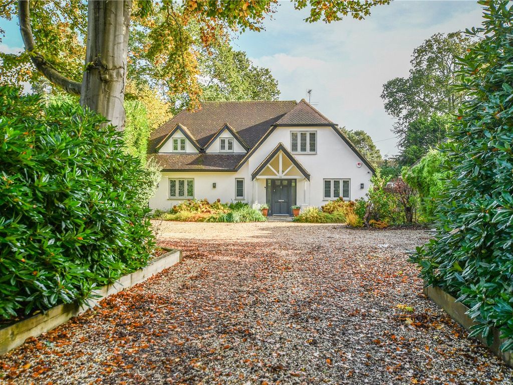 5 bed detached house for sale in The Avenue, Crowthorne, Berkshire RG45, £1,395,000