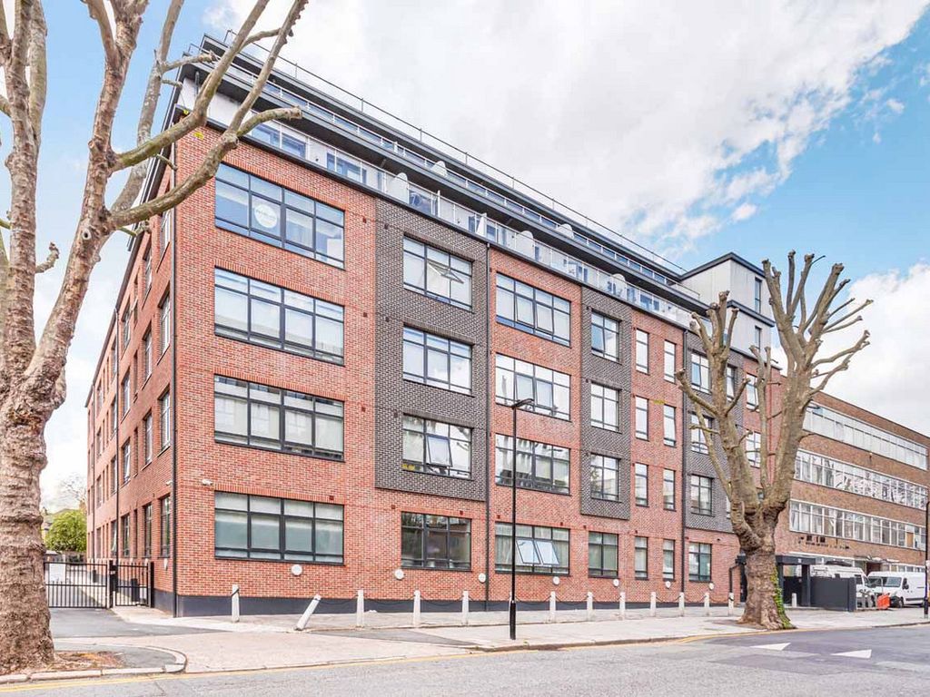 1 bed flat to rent in Lawrence Road, London N15, £2,250 pcm