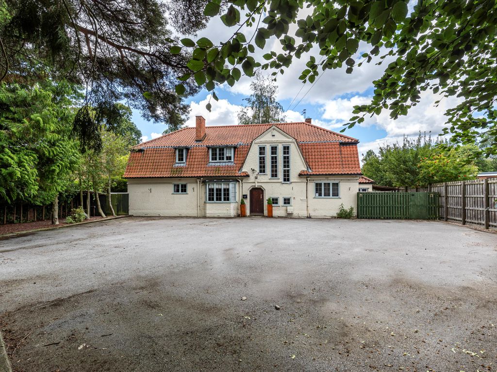 6 bed detached house for sale in Huntington Road, York, North Yorkshire YO31, £599,950