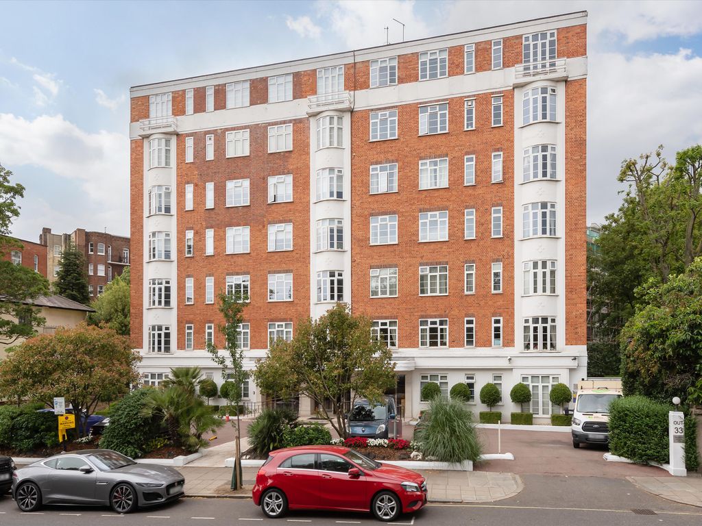 2 bed flat for sale in Grove End Road, London NW8, £825,000