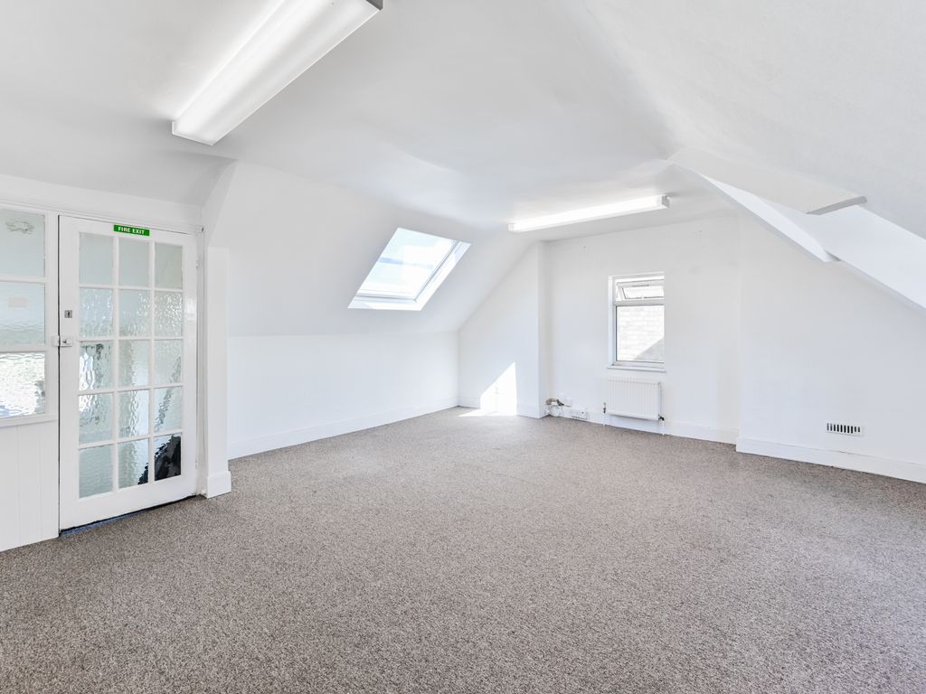 Office to let in Green Lanes, London N13, £9,600 pa