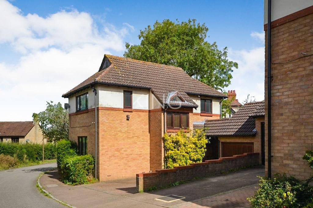 3 bed detached house for sale in Selby Grove, Shenley Church End, Milton Keynes, Buckinghamshire MK5, £400,000