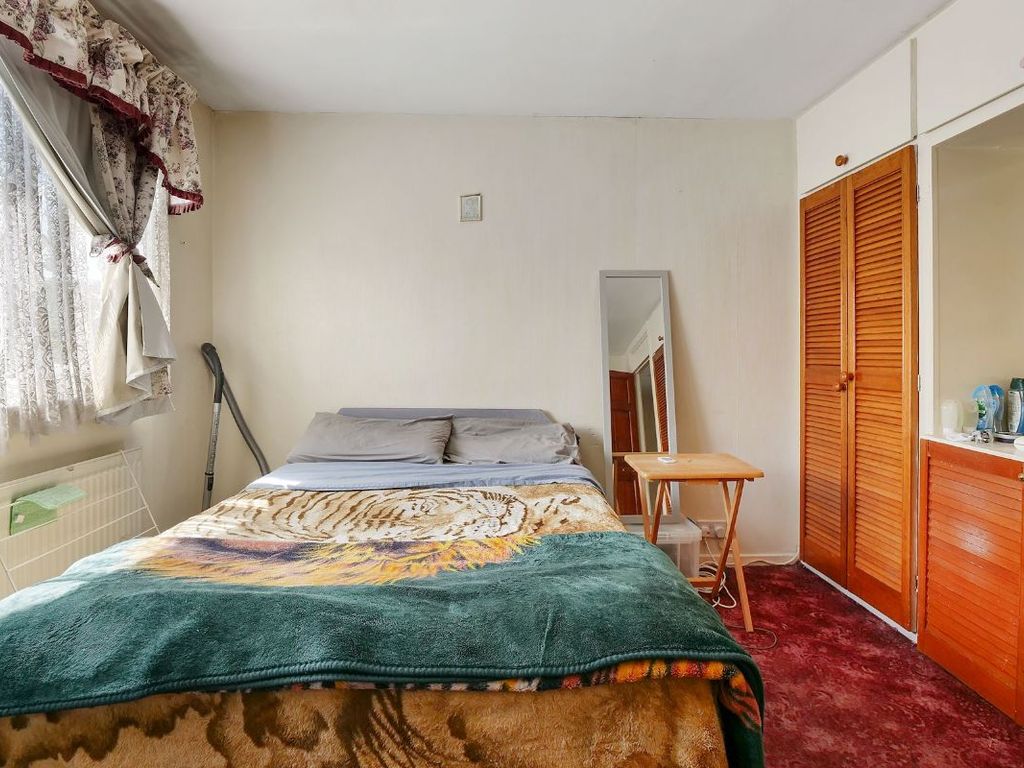 Room to rent in Brierley, New Addington, Croydon CR0, £800 pcm
