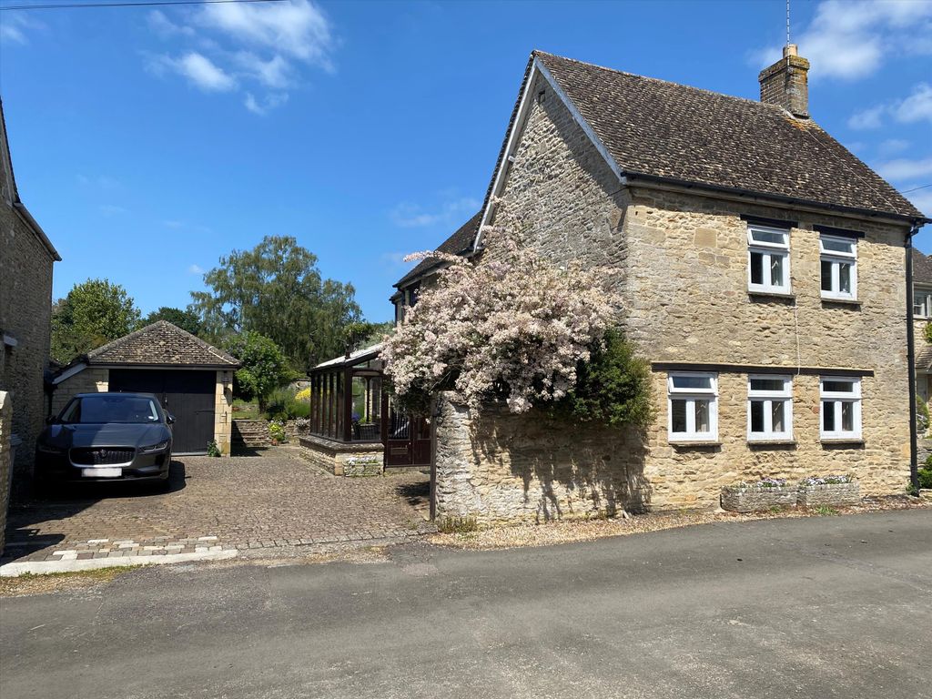 3 bed detached house for sale in Church Street, Bampton, Oxfordshire OX18, £700,000