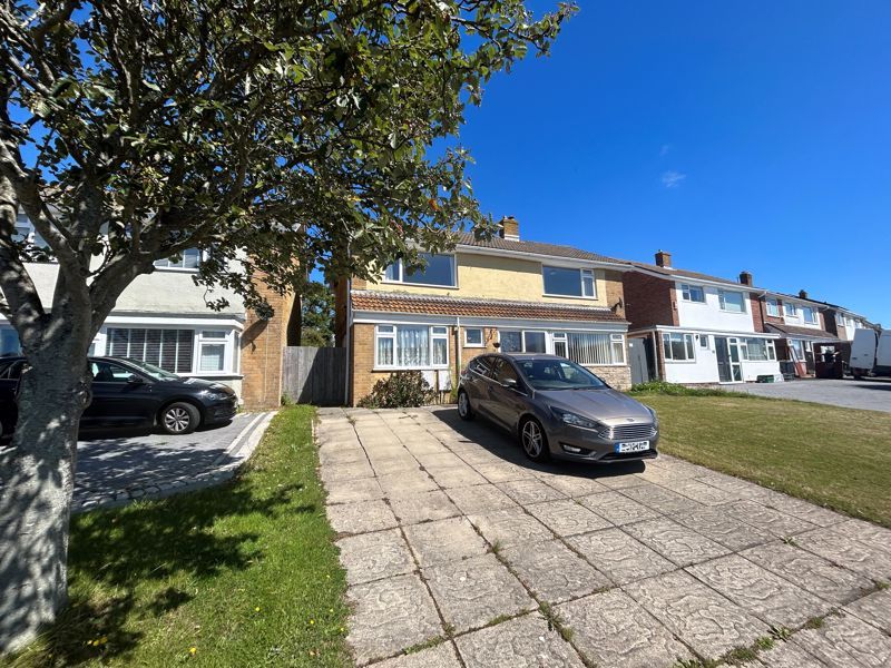 5 bed detached house for sale in Field Barn Drive, Southill, Weymouth, Dorset DT4, £425,000
