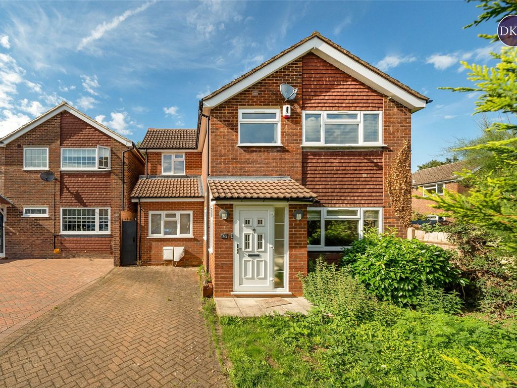 3 bed detached house for sale in The Hawthorns, Maple Cross, Rickmansworth WD3, £675,000