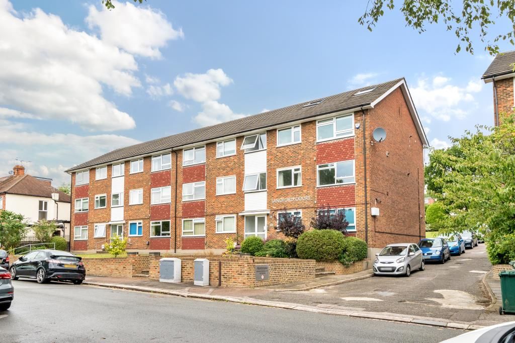 2 bed flat for sale in High Barnet, Barnet EN5, £375,000