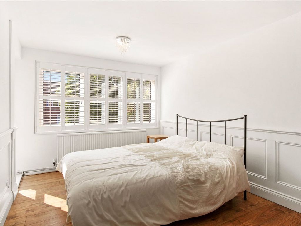 1 bed flat for sale in Cowdenbeath Path, London N1, £400,000