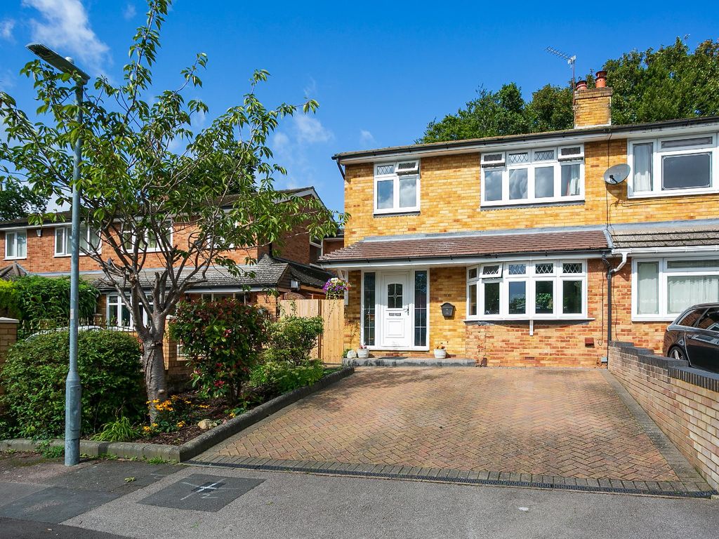3 bed semi-detached house for sale in Neptune Drive, Hemel Hempstead, Hertfordshire HP2, £435,000
