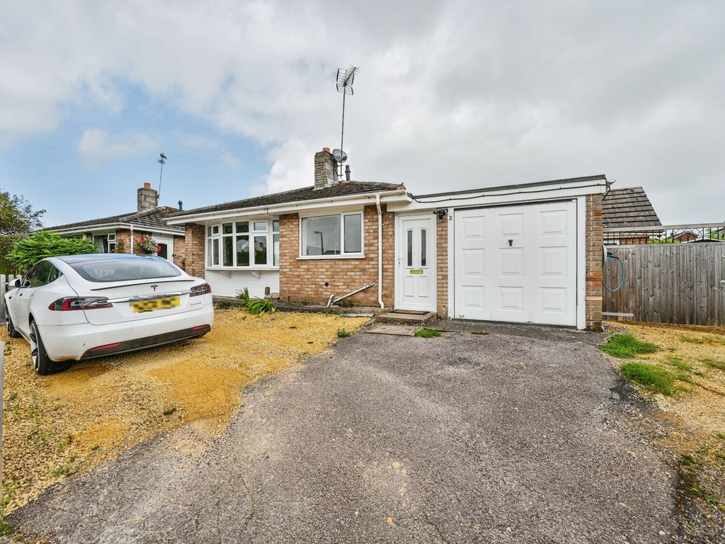 3 bed detached bungalow for sale in Ashtree Close, Litttle Haywood, Stafford ST18, £350,000