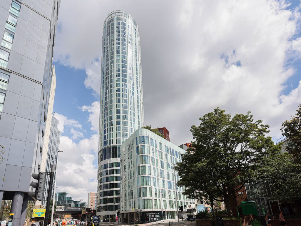 1 bed flat for sale in Wandsworth Road, Nine Elms SW8, £600,000