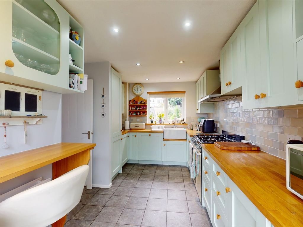 3 bed detached house for sale in Hillside Drive, Cowbridge CF71, £375,000