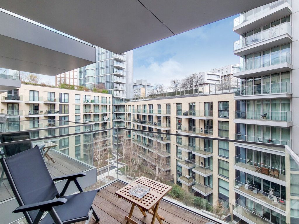 1 bed flat for sale in Canter Way, Aldgate E1, £650,000