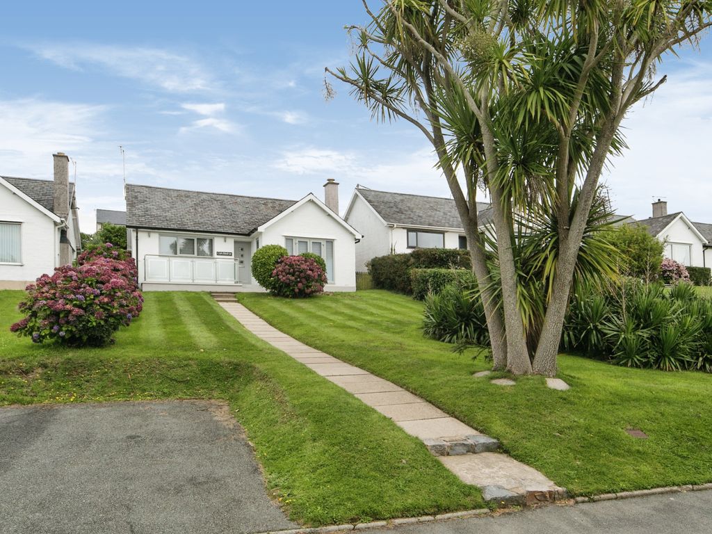 2 bed bungalow for sale in Cae Du Estate, Abersoch, Gwynedd LL53, £425,000