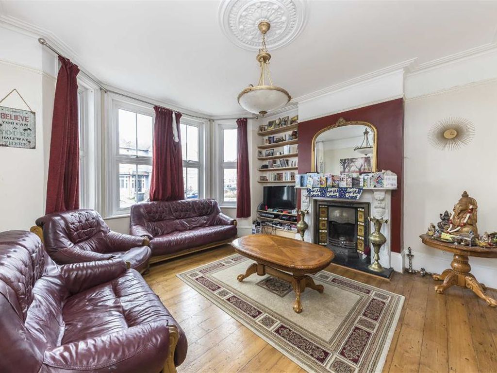 4 bed property for sale in Ardoch Road, London SE6, £700,000