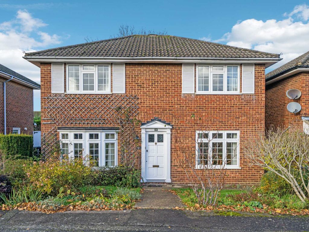 4 bed detached house for sale in Woburn Close, Bushey WD23, £850,000