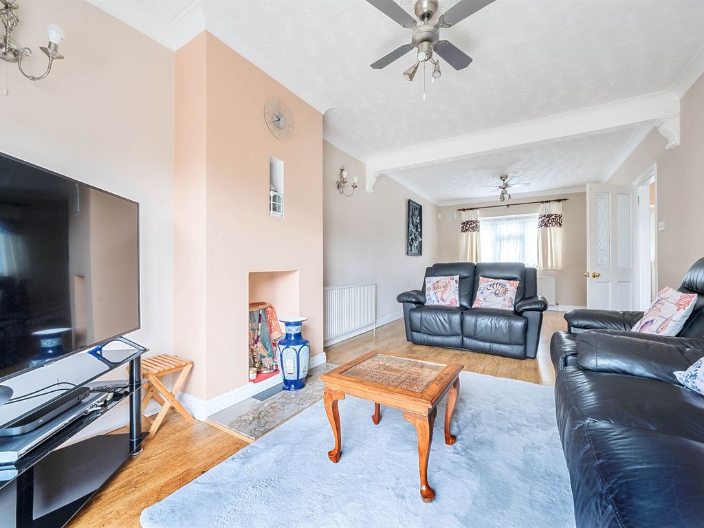 3 bed semi-detached house for sale in Mays Lane, Barnet EN5, £600,000