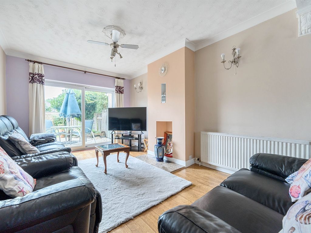 3 bed semi-detached house for sale in Mays Lane, Barnet EN5, £600,000