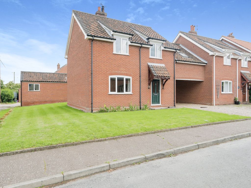 4 bed link-detached house for sale in The Street, Bintree, Dereham NR20, £330,000