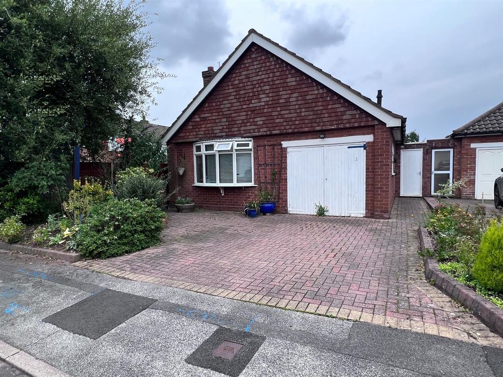 3 bed bungalow for sale in Brandon Close, Aldridge, Walsall WS9, £400,000