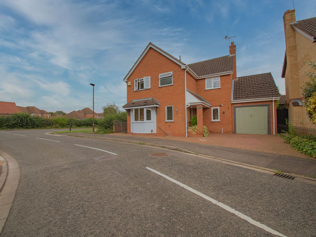 4 bed detached house for sale in Burwell Reach, Botolph Green, Peterborough PE2, £375,000