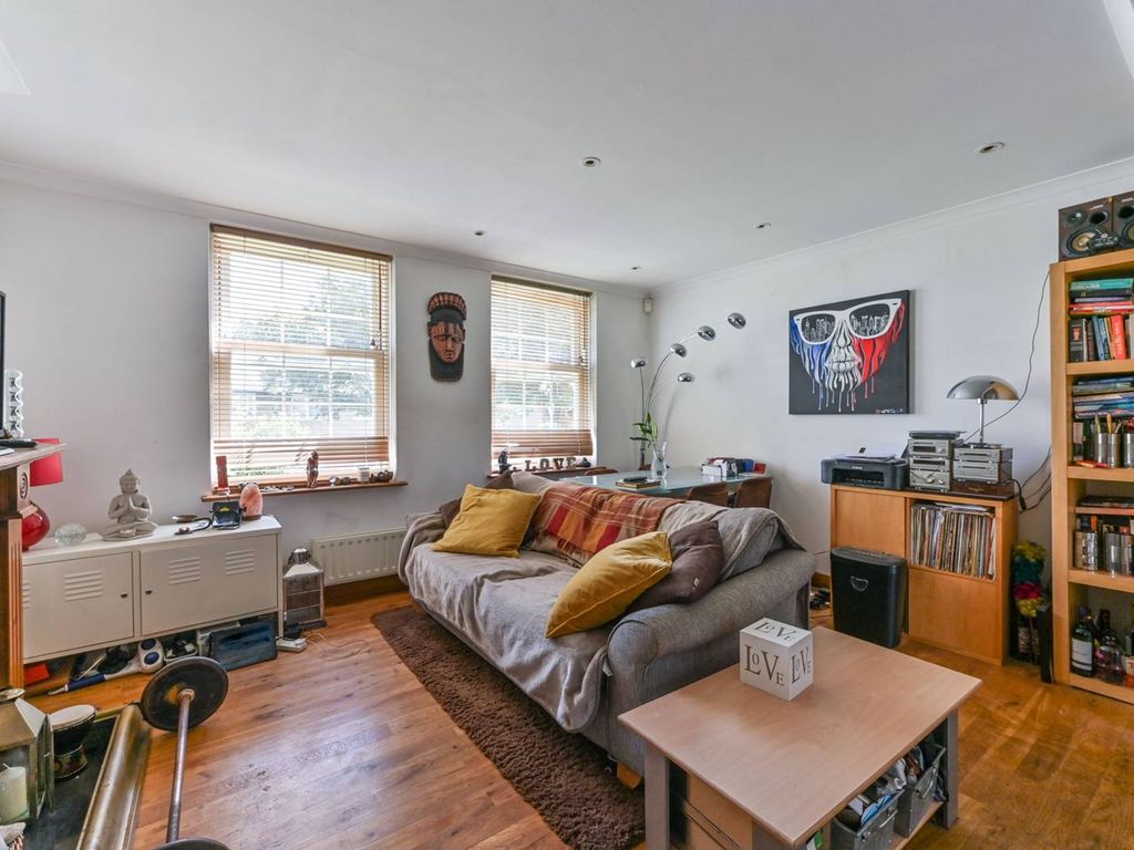 2 bed flat for sale in St Denis Road, West Norwood, London SE27, £480,000