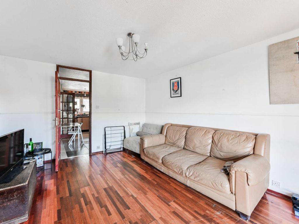 3 bed flat for sale in Selsea Place, Stoke Newington, London N16, £490,000