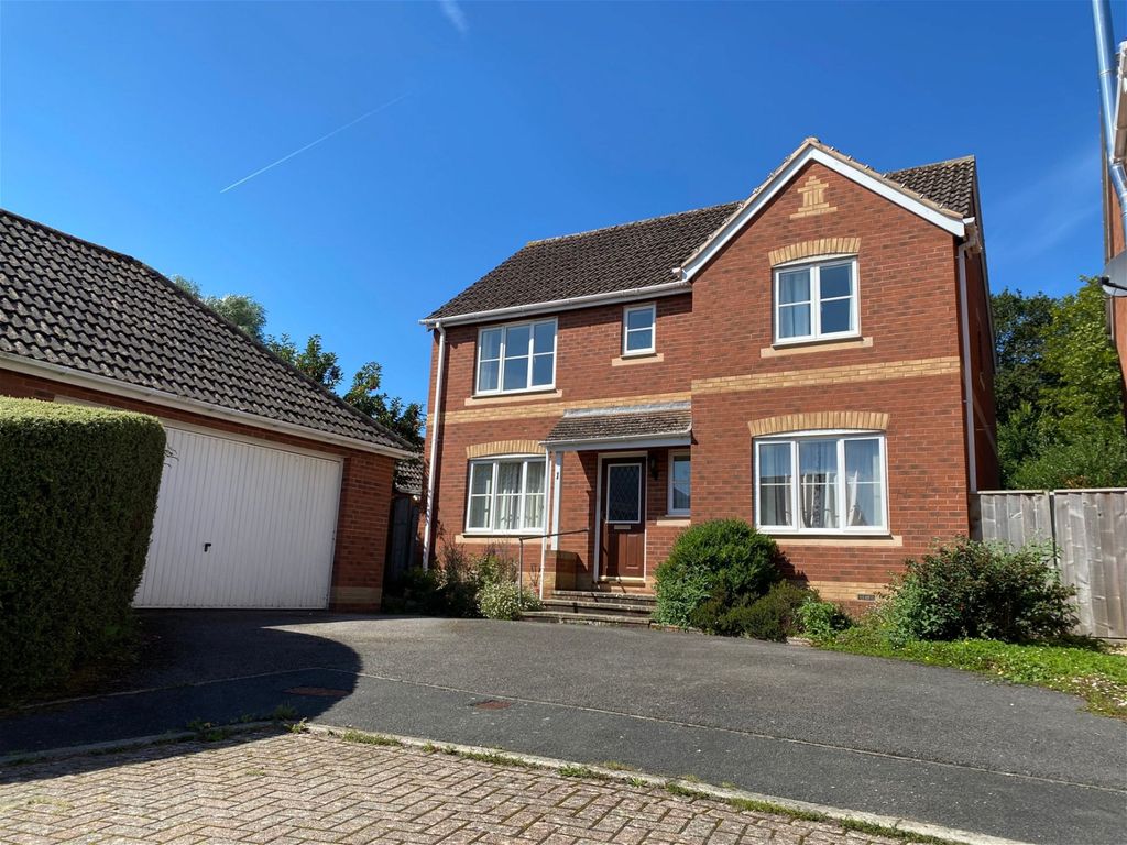 4 bed detached house for sale in Constantine Close, Seaton EX12, £450,000