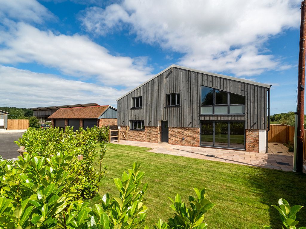 3 bed barn conversion for sale in Crowhurst Lane, Lingfield RH7, £700,000