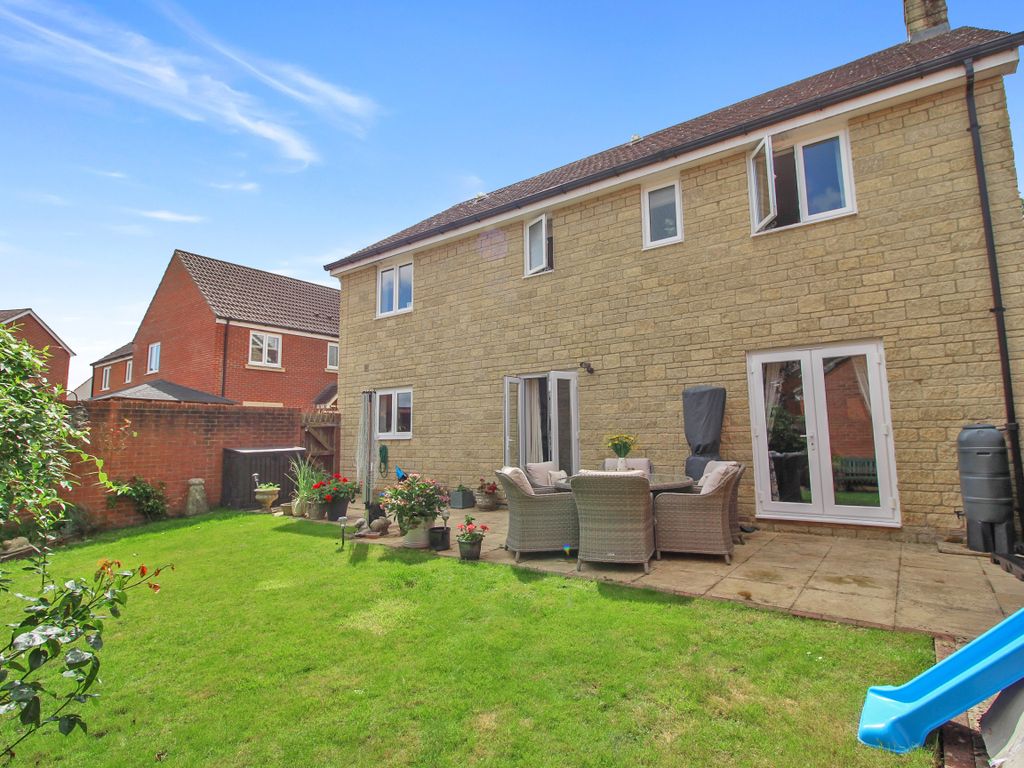 5 bed detached house for sale in Southdown Way, Warminster BA12, £485,000