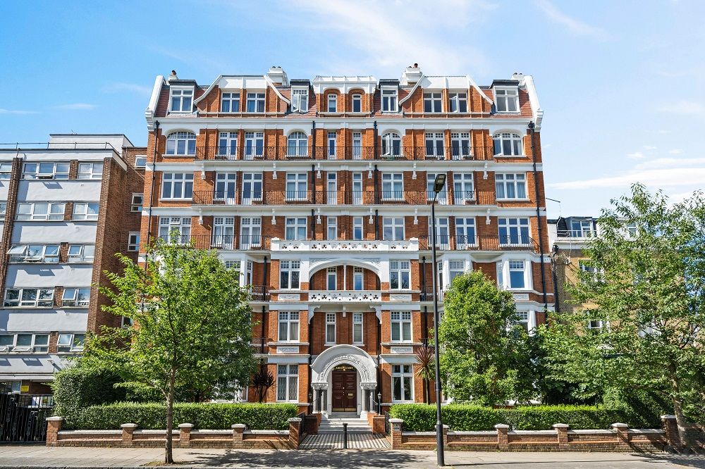 3 bed flat for sale in Abbey Road, London NW8, £1,100,000
