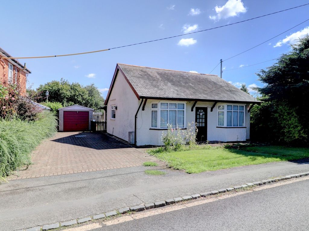 3 bed bungalow for sale in Orchard Way, Holmer Green, High Wycombe HP15, £500,000