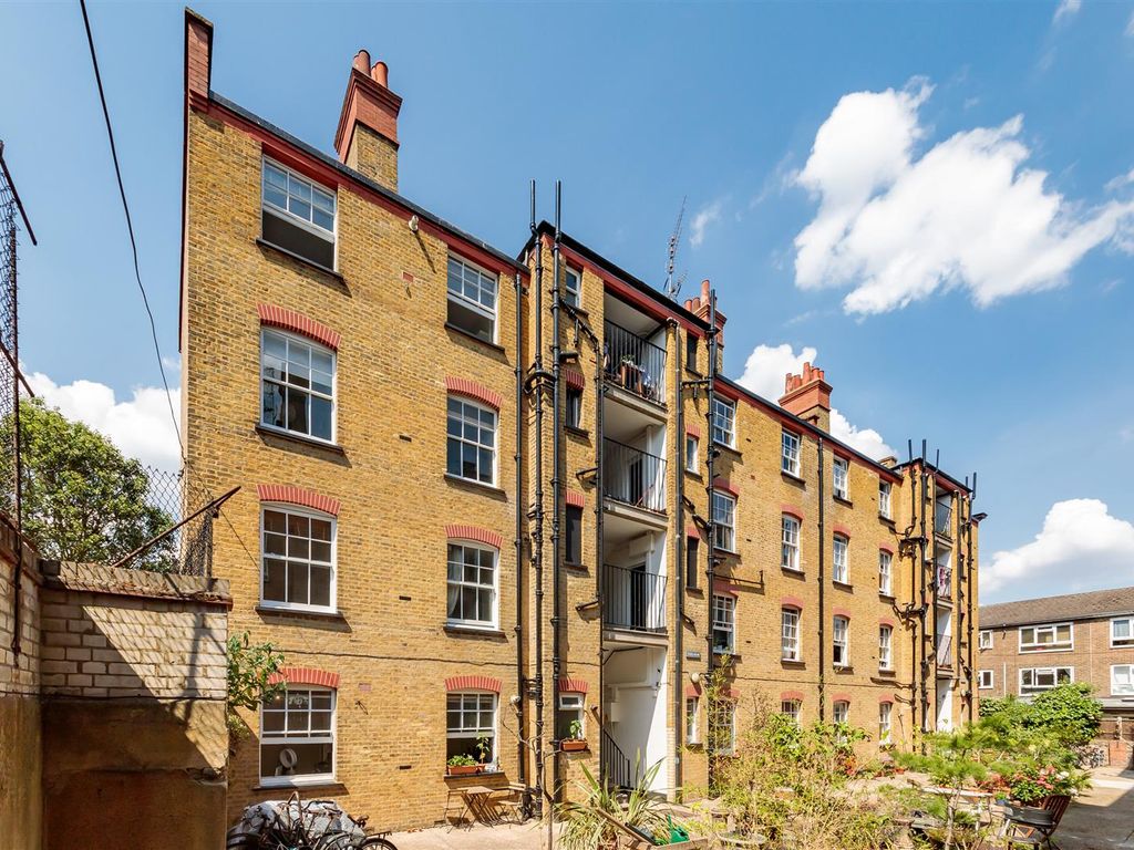2 bed flat for sale in Shepton Houses, Welwyn Street, London E2, £475,000