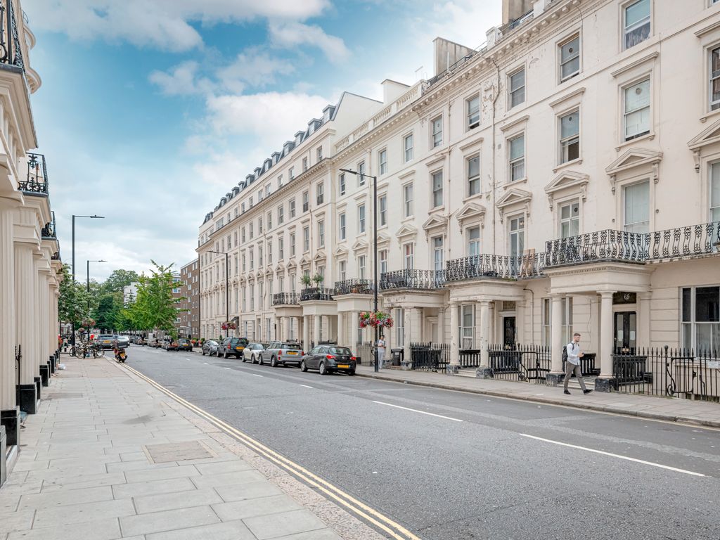 1 bed flat for sale in Gloucester Terrace, Bayswater, London W2, £375,000