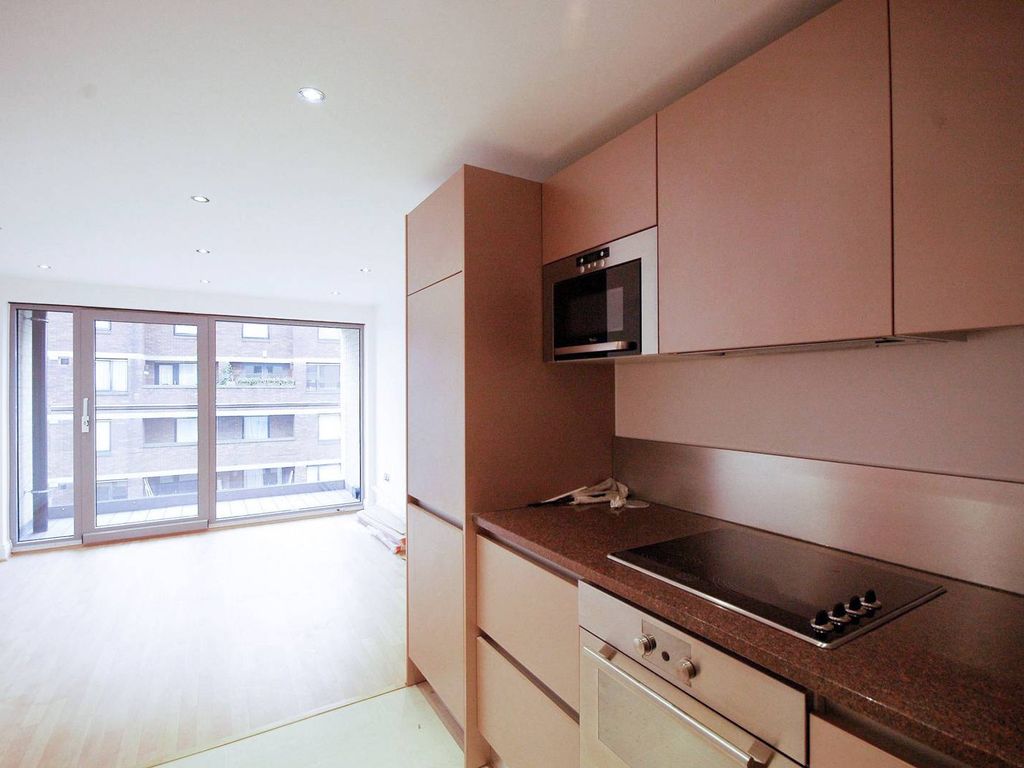 1 bed flat for sale in Vauxhall Bridge Road, Westminster, London SW1V, £600,000