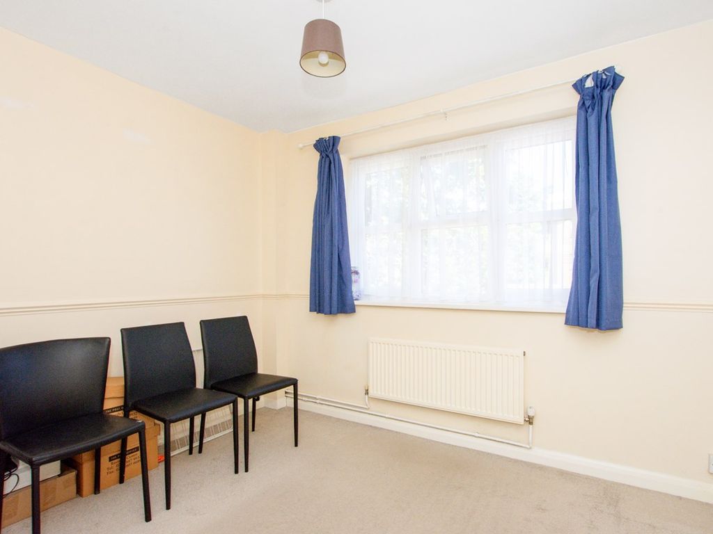 2 bed flat for sale in Parkhill Road, Bexley DA5, £350,000