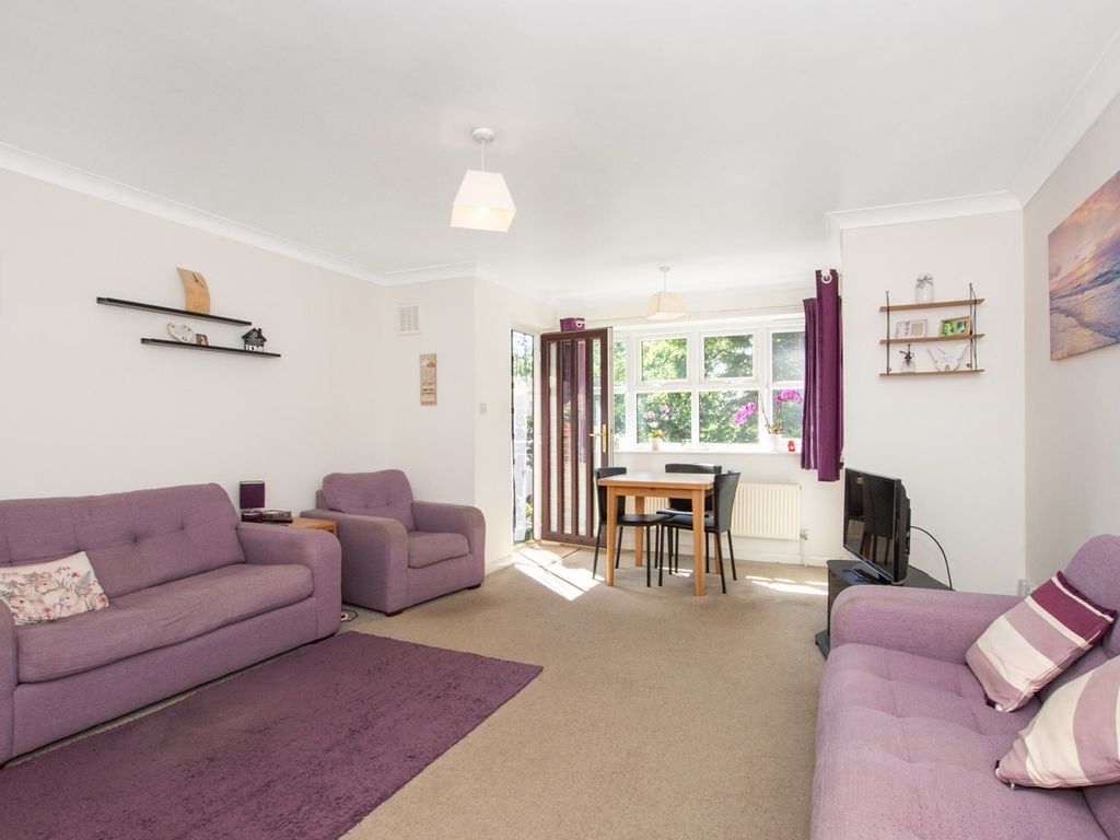 2 bed flat for sale in Parkhill Road, Bexley DA5, £350,000