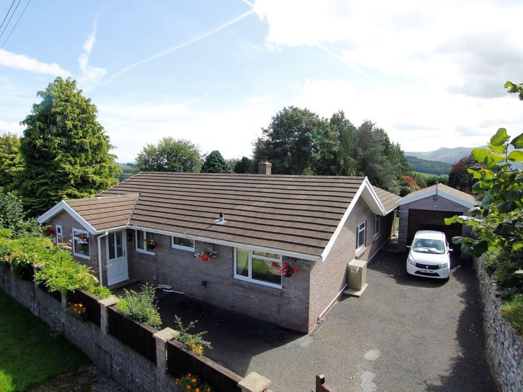 4 bed detached bungalow for sale in Battle, Brecon LD3, £430,000