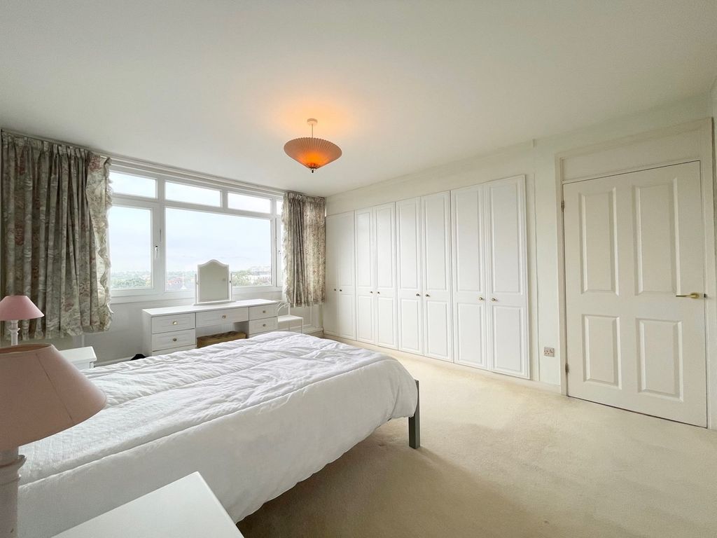 3 bed flat for sale in Admirals Walk, West Cliff Road, Bournemouth BH2, £375,000