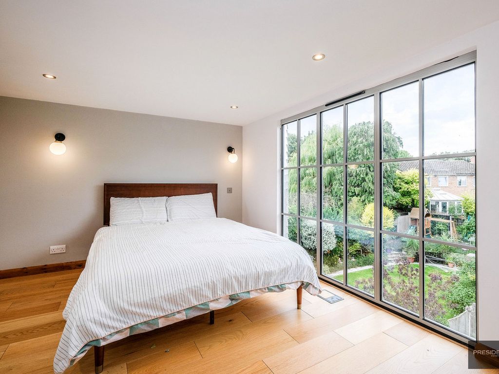 4 bed semi-detached house for sale in Russell Road, Buckhurst Hill IG9, £1,000,000